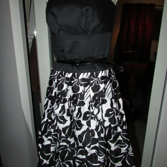 WHITE HOUSE BLACK MARKET DRESS SIZE 0 BLACK WHITE - Picture 6 of 8